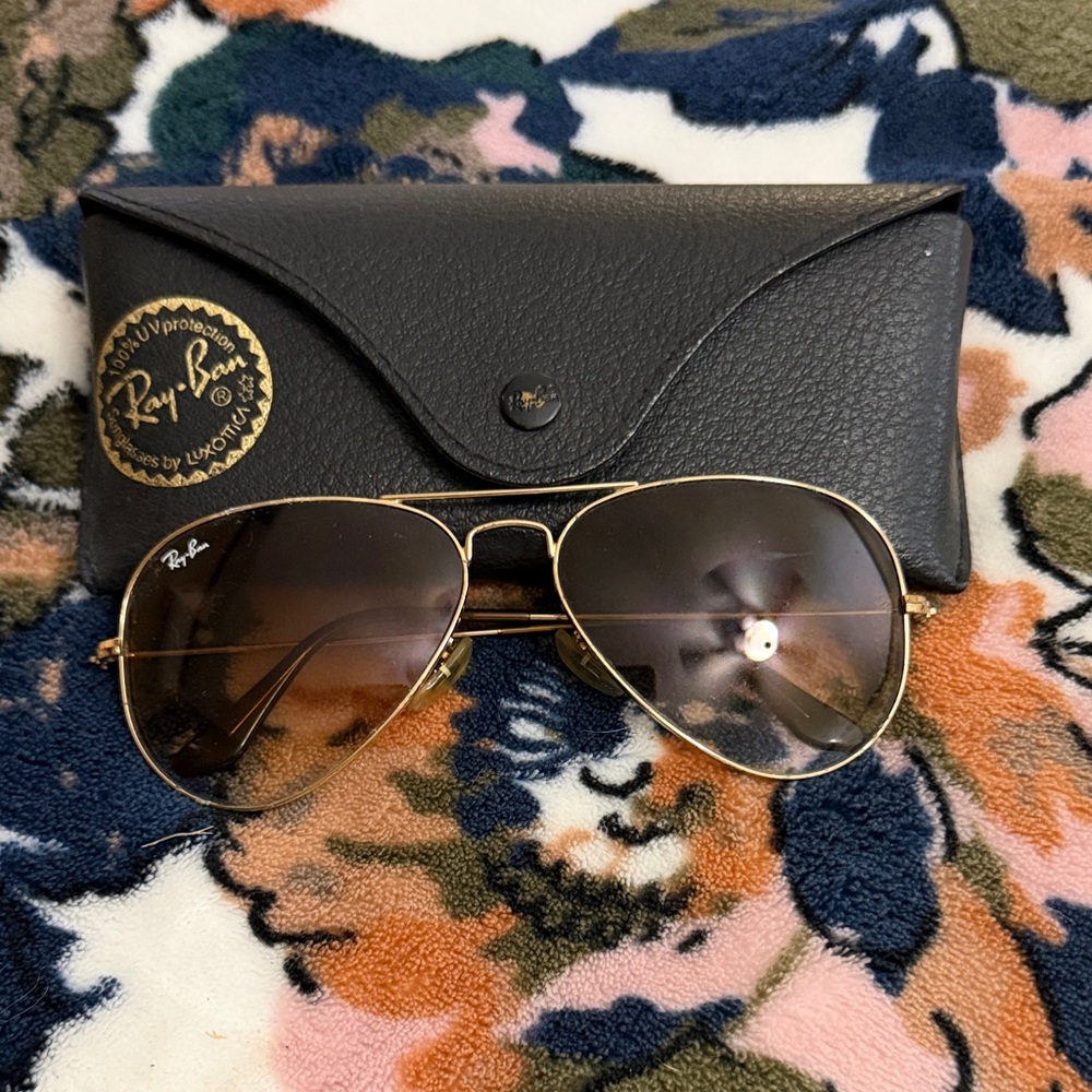Ray-Ban Classic Gold Aviator Sunglasses